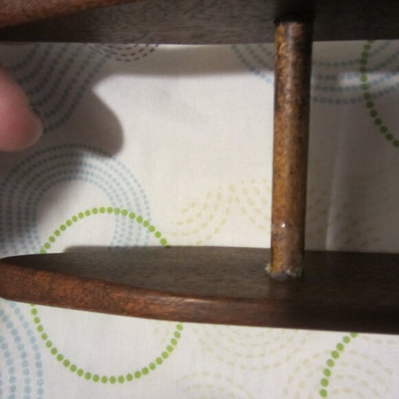 VINTAGE/11 & 1/2-INCH WOODEN/HANDHELD YARN HOLDER - Picture 2 of 9